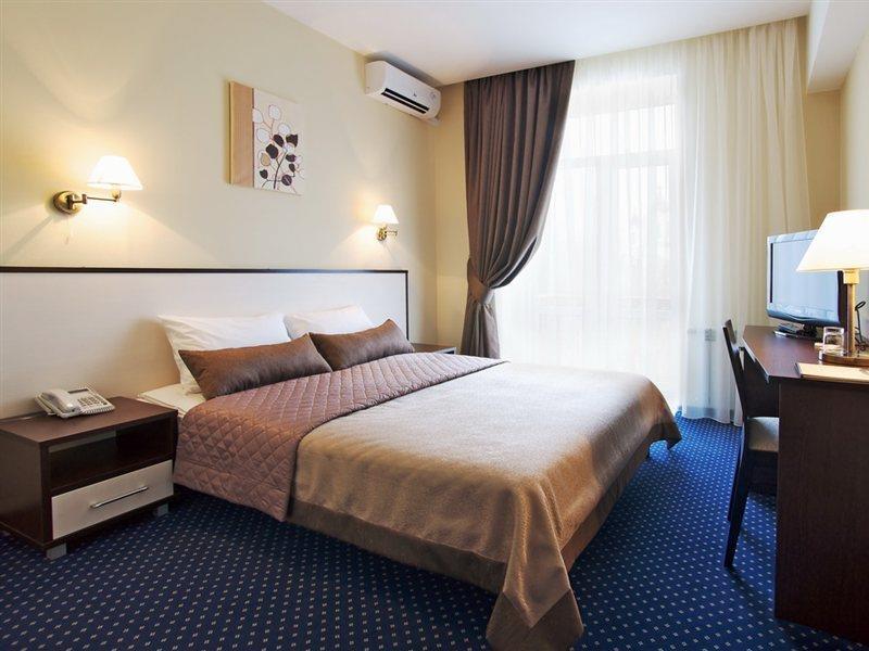 Teatralny Hotel Zaporizhia Exterior photo