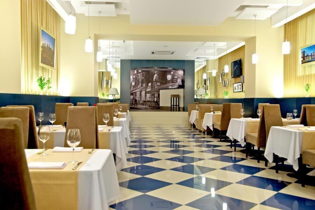 Teatralny Hotel Zaporizhia Exterior photo